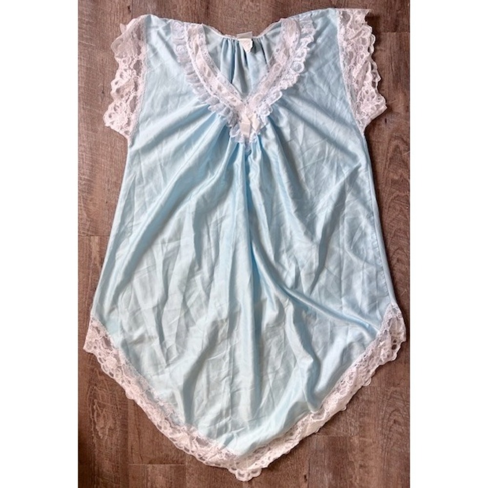 Vintage Gilligan O'Malley Light blue night gown with lace size L (16-18)
